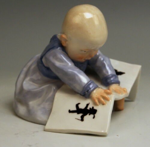 マイセン　ヘンチェル作　絵本を見つめる幼児　1級品