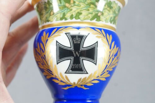 KPMベルリン　第一次世界大戦期　鉄十字勲章　コバルトブルー＆ゴールド　カップ＆ソーサーセット