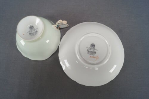 パラゴン　青磁色　アールデコ　蝶ハンドル　ボーンチャイナ　ティーカップ＆ソーサーセット