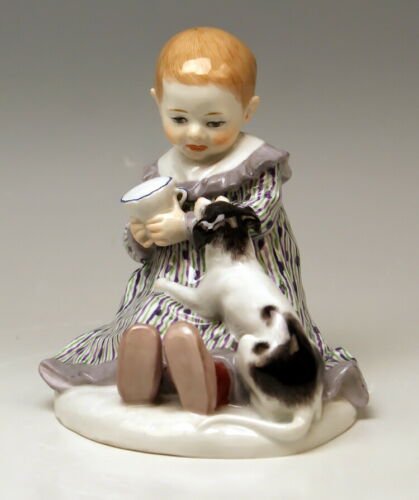 マイセン　フィギュリン　「赤ん坊と犬」　1910年頃