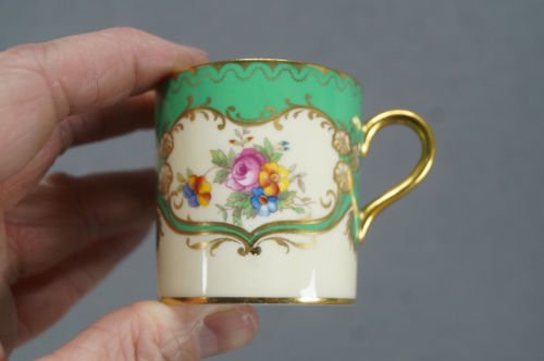 エインズレイ　ボーンチャイナ　花柄　グリーン＆ゴールド　デミタスカップ＆ソーサーセット