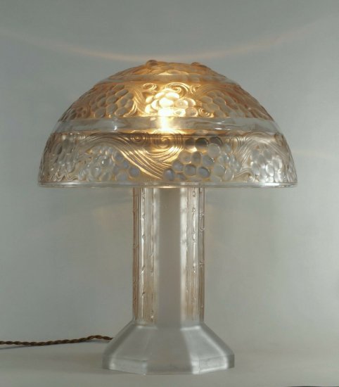 ルネ・ラリック　ランプ　聖ヴァンソン　1926年　フランス製　アールデコ