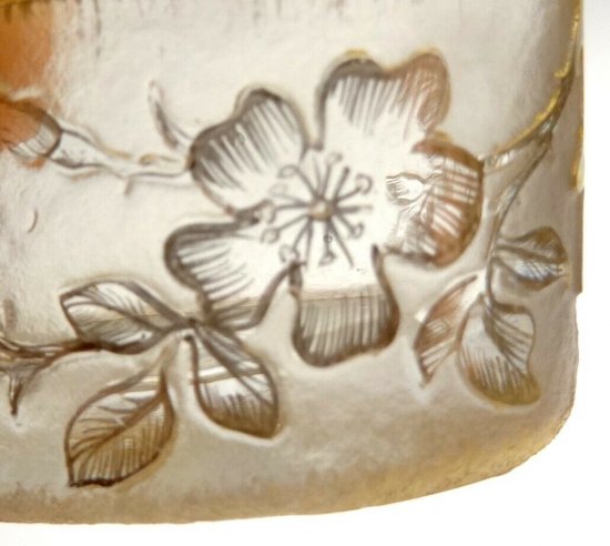 ドームナンシー　花のデザインの花瓶　希少品　1900 年製　アールヌーボー　サイン入り