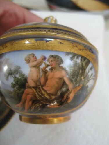 希少品　マイセン　マルコリーニ期　蓋つきカップ＆ソーサーセット　1810年頃　キューピッド