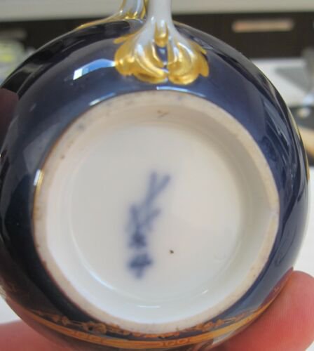 希少品　マイセン　マルコリーニ期　蓋つきカップ＆ソーサーセット　1810年頃　キューピッド