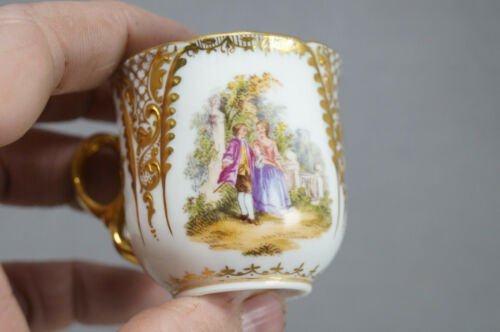 ドレスデン　愛し合うカップル　レイズドゴールド　デミタスカップ＆ソーサーセット