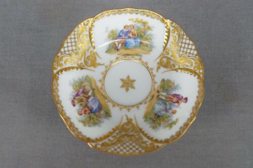 ドレスデン　愛し合うカップル　レイズドゴールド　デミタスカップ＆ソーサーセット