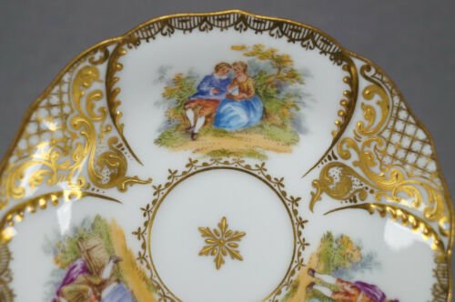 ドレスデン　愛し合うカップル　レイズドゴールド　デミタスカップ＆ソーサーセット