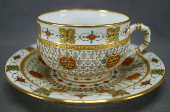 ロイヤルウースター　網目模様とジュエルのカップ＆ソーサー