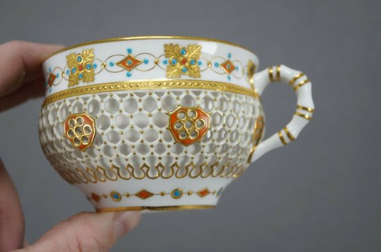 ロイヤルウースター　網目模様とジュエルのカップ＆ソーサー