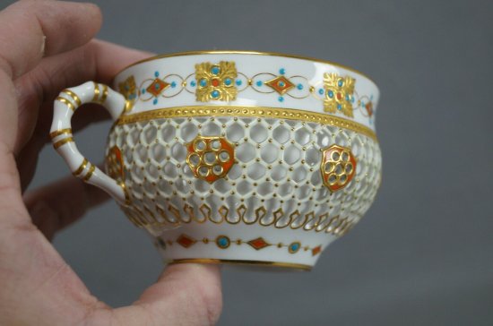 ロイヤルウースター　網目模様とジュエルのカップ＆ソーサー