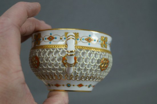 ロイヤルウースター　網目模様とジュエルのカップ＆ソーサー