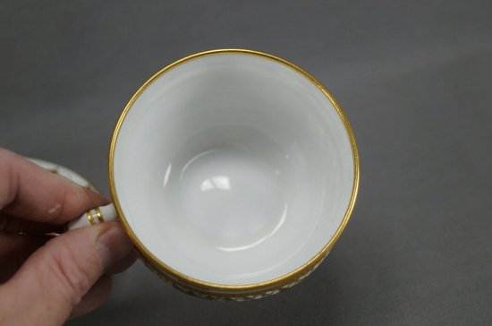 ロイヤルウースター　網目模様とジュエルのカップ＆ソーサー