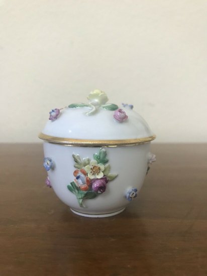 マイセン　アクセサリーボックス　花の飾り付き