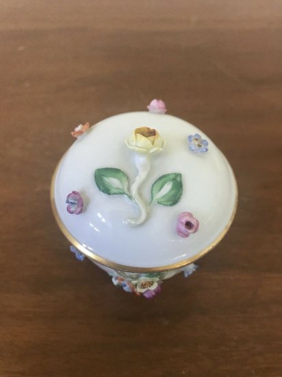 マイセン　アクセサリーボックス　花の飾り付き