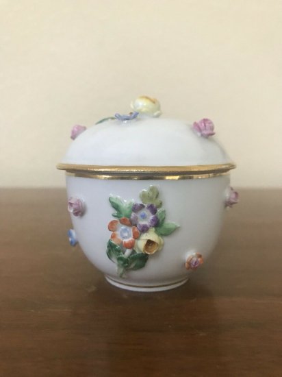 マイセン　アクセサリーボックス　花の飾り付き
