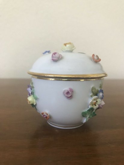 マイセン　アクセサリーボックス　花の飾り付き