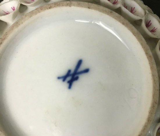 マイセン　花瓶　丸い花の飾り付き