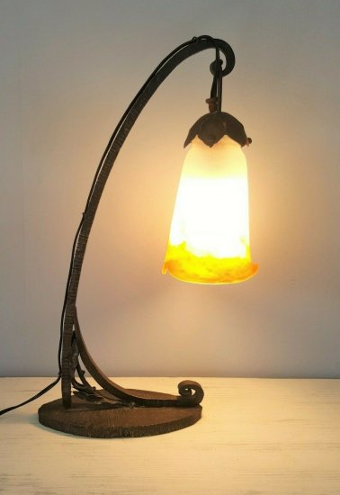 ミューラー兄弟　アールデコ様式のテーブルランプ　練りガラス・錬鉄製