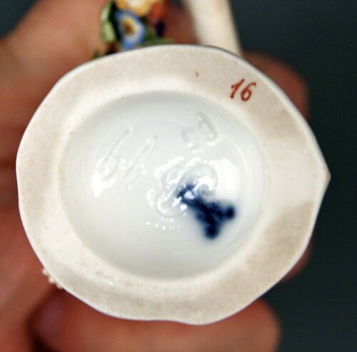 マイセン人形　キューピット　花飾りを持つ天使　モデルナンバーB49　1860年