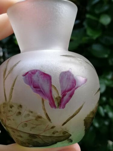 ドームナンシー（ドーム兄弟）花瓶　シクラメン　オリジナル　アール・ヌーヴォー　ガラス細工　カメオ細工　ガレ