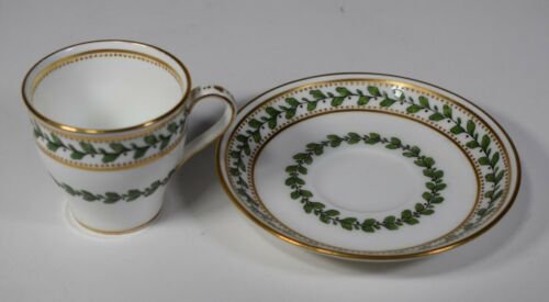 ミントン　デミタスカップとソーサー　葉とベリーの実　立体的　金のドット