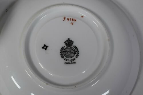ミントン　デミタスカップとソーサー　葉とベリーの実　立体的　金のドット