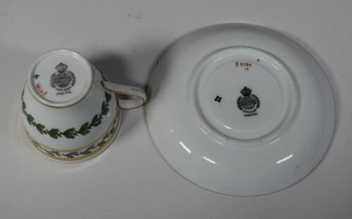ミントン　デミタスカップとソーサー　葉とベリーの実　立体的　金のドット