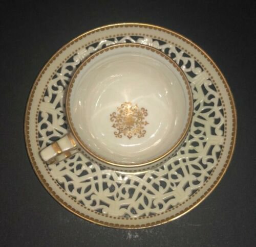 美品　ロイヤルウースター　金メッキ　網目模様　白　磁器　カップとソーサーのセット