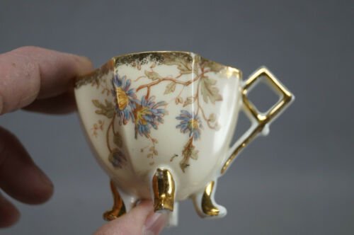 ビクトリア・カールスバッド 菊　青　ピンク　ゴールド　デミタスカップとソーサー　1891から1918年頃