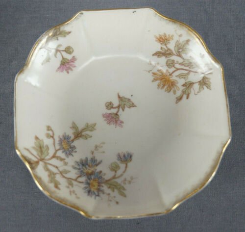ビクトリア・カールスバッド 菊　青　ピンク　ゴールド　デミタスカップとソーサー　1891から1918年頃