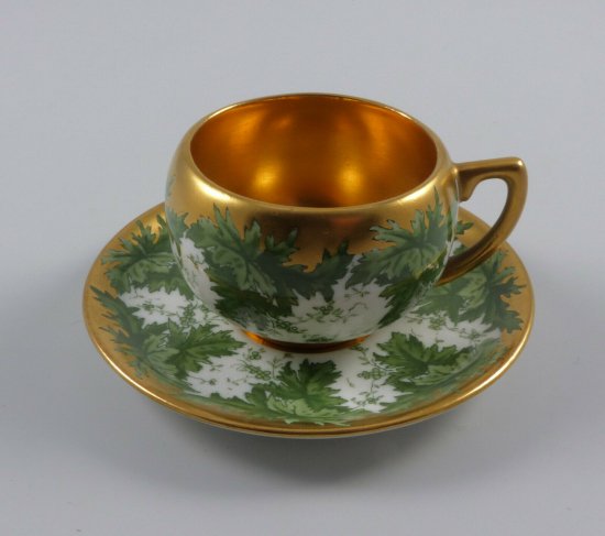 【イギリス製コールポートのカップコレクション】葡萄の葉が描かれた金のカップ＆ソーサー・1900年初期