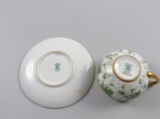 【イギリス製コールポートのカップコレクション】葡萄の葉が描かれた金のカップ＆ソーサー・1900年初期
