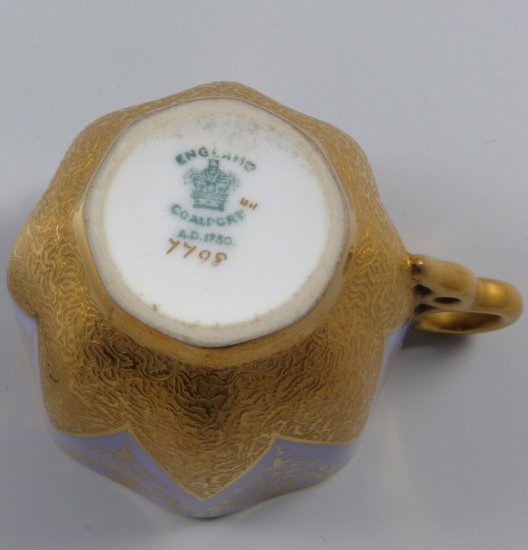 【イギリス製コールポートのカップコレクション】薔薇が八角形にデザインされた金のカップ＆ソーサー・1900年初期