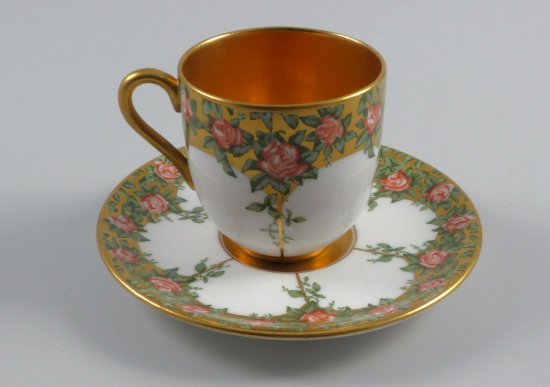 【イギリス製コールポートのカップコレクション】ピンクの薔薇が描かれた金のカップ＆ソーサー・1900年初期