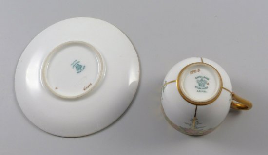 【イギリス製コールポートのカップコレクション】ピンクの薔薇が描かれた金のカップ＆ソーサー・1900年初期