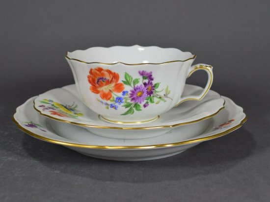【マイセン陶磁器のティー・食器セット】花が描かれたティーカップ、ソーサー、プレートセット 2級品