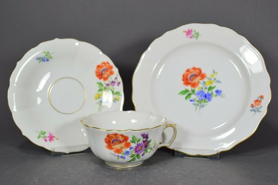 【マイセン陶磁器のティー・食器セット】花が描かれたティーカップ、ソーサー、プレートセット 2級品