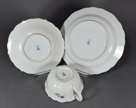 【マイセン陶磁器のティー・食器セット】花が描かれたティーカップ、ソーサー、プレートセット