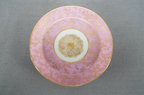 【アンティーク・リモージュ】シダの葉が描かれた、GDMの刻印入りピンクのデミタスカップ＆ソーサー、1882 - 1890年頃