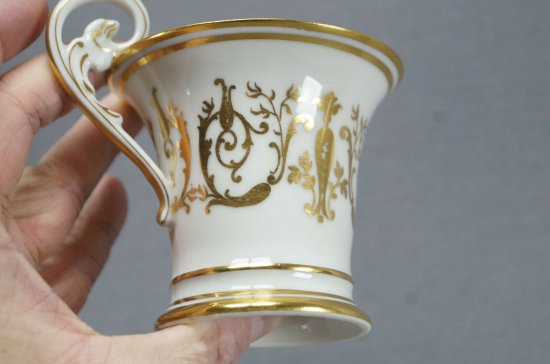 【フランス製リモージュ】風景が描かれた金色のチョコレートカップ＆ソーサー、1919〜1934年頃