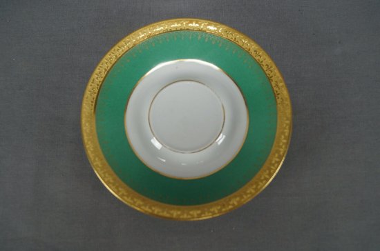 【リモージュ・ゲラン】百合の花がちりばめられた、緑のペデスタルブイヨンカップ