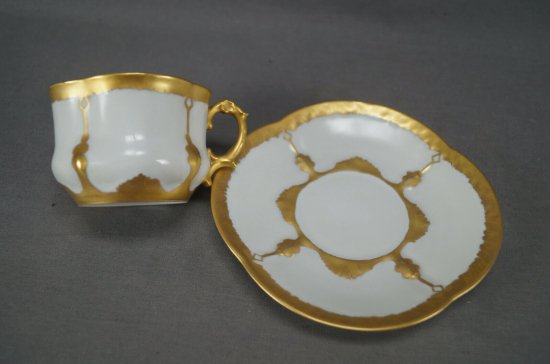 【リモージュ】金と白のカップ＆ソーサー、ジョー・ウィルソンの刻銘入り、1920年頃