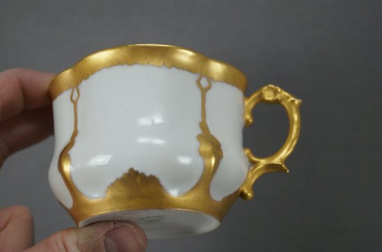 【リモージュ】金と白のカップ＆ソーサー、ジョー・ウィルソンの刻銘入り、1920年頃