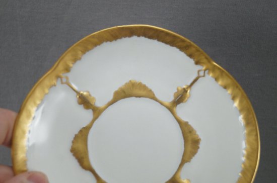 【リモージュ】金と白のカップ＆ソーサー、ジョー・ウィルソンの刻銘入り、1920年頃