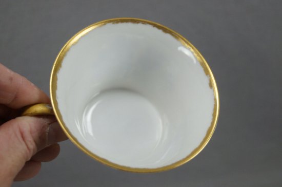 【アビランド・リモージュ】紫色のスミレが手描きで描かれた、ピンクとゴールドのティーカップ&ソーサー、1897年頃