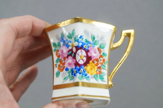【T&V・リモージュ】手描きの花が描かれた、ゴールドのチョコレートカップ＆ソーサー、アールデコ調