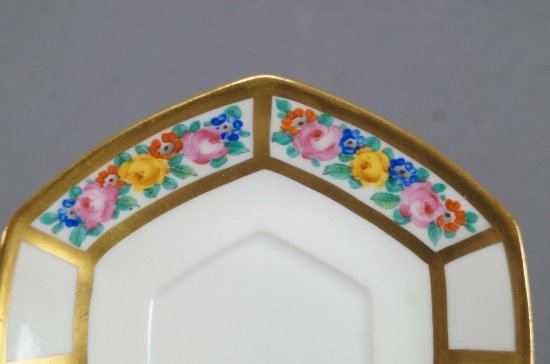 【T&V・リモージュ】手描きの花が描かれた、ゴールドのチョコレートカップ＆ソーサー、アールデコ調