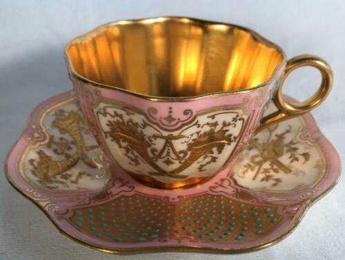 コールポート　ピンクの下地にターコイズジュエルのカップ＆ソーサー