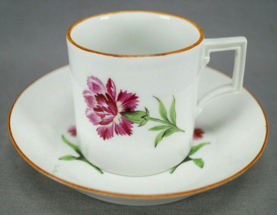 【マイセン磁器・マルコリーニ期】ピンクのカーネーションが手描きで描かれたコーヒーカップ、1774-1817年頃